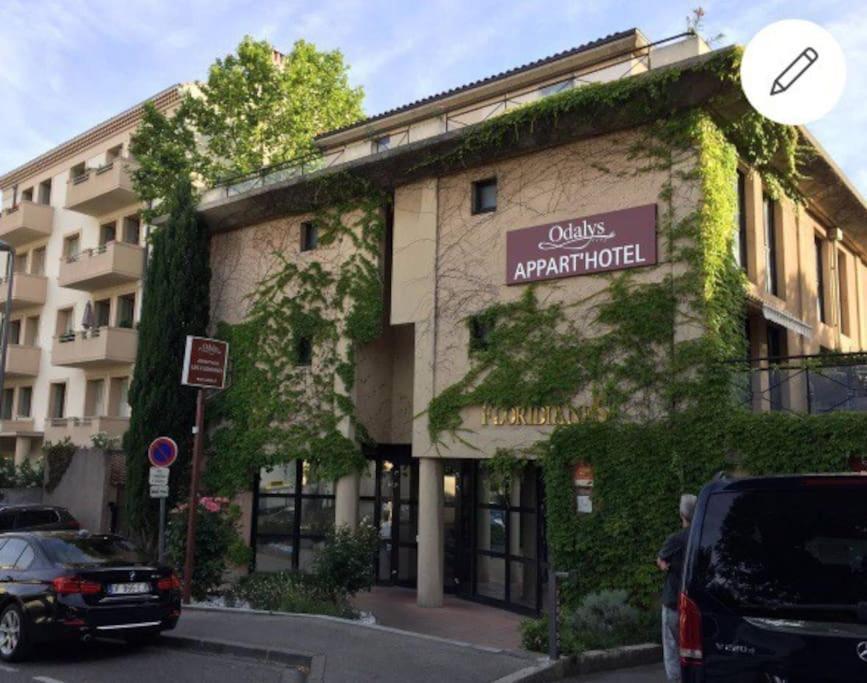 Ma Place Au Sud Aix Parking آيكس أومبروفينس المظهر الخارجي الصورة